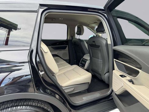 Used 2024 Lincoln Nautilus Premier AWD/4WD image 45