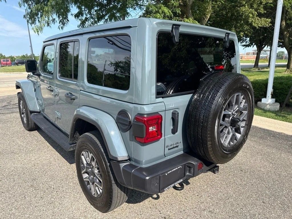 Used 2026 Jeep Wrangler Unlimited Sahara AWD/4WD image 11