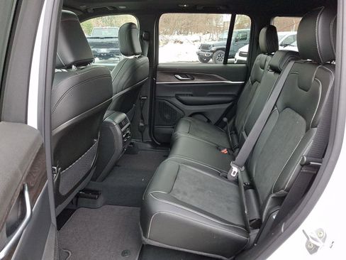 New 2026 Jeep Grand Cherokee Altitude image 7