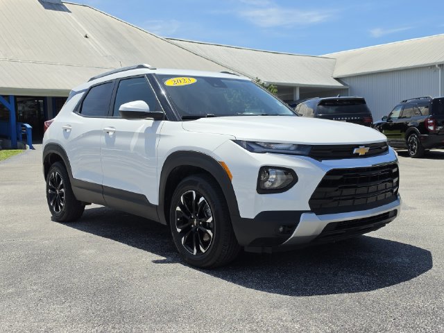 Used 2023 Chevrolet TrailBlazer LT w/ Convenience Package FWD image 2