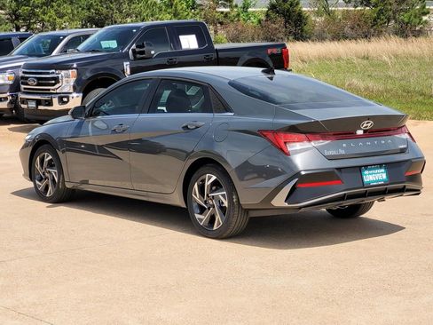 New 2026 Hyundai Elantra Limited FWD image 4