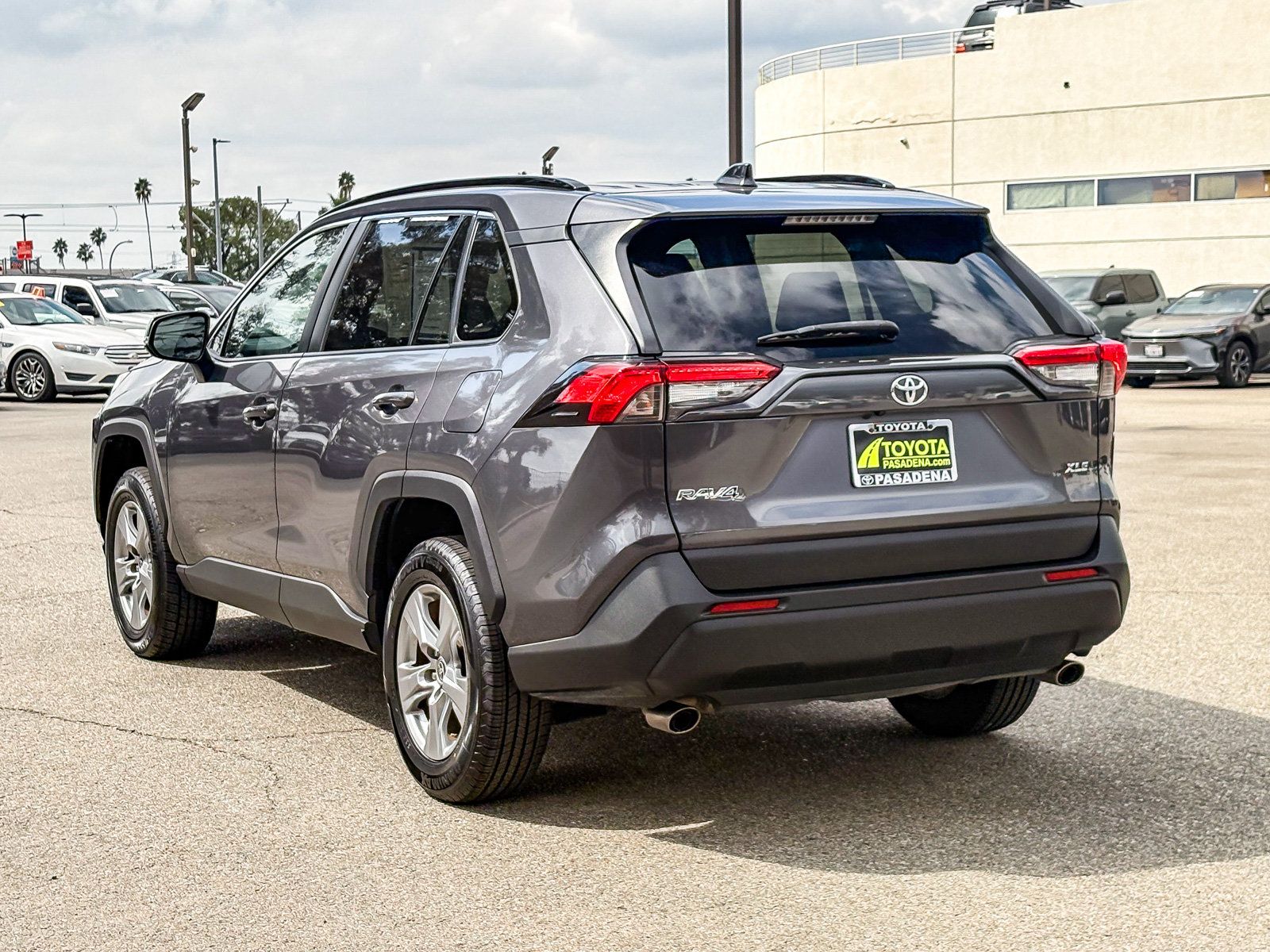 Used 2023 Toyota RAV4 XLE w/ Convenience Package FWD image 8