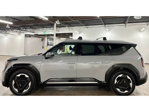 Used 2026 Kia EV9 Land AWD/4WD image 8