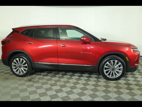 Used 2023 Chevrolet Blazer Premier image 2