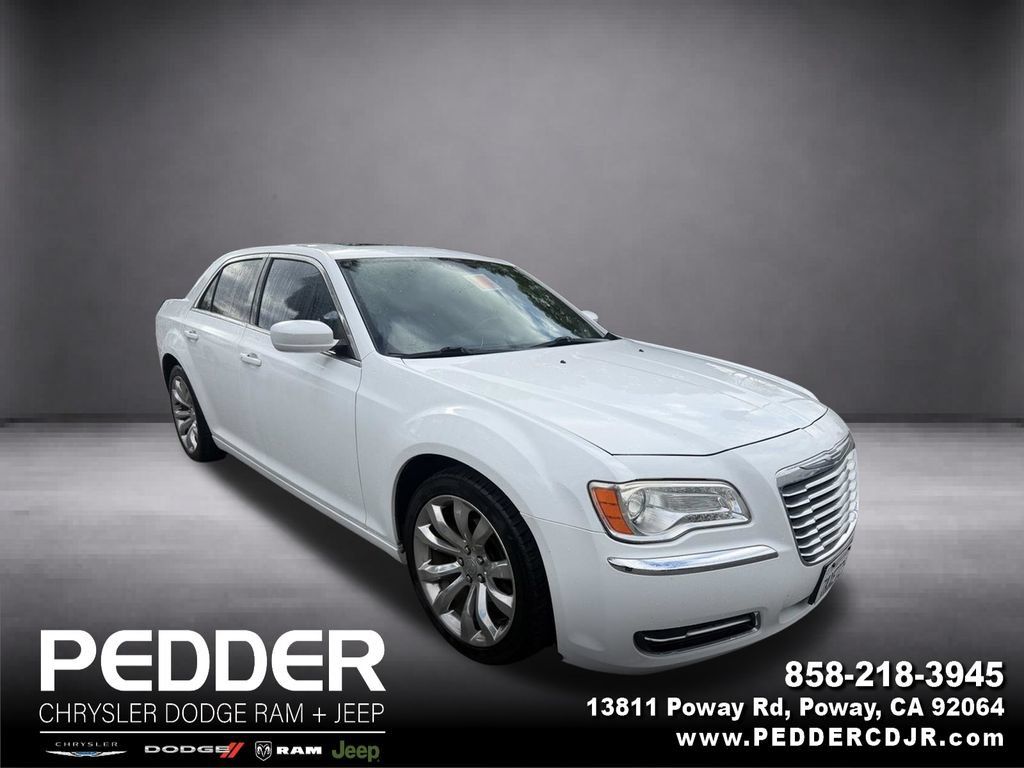 Used 2013 Chrysler 300 RWD image 1