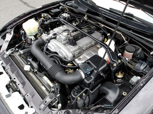 Used 2004 MAZDA MX-5 Miata LS image 25