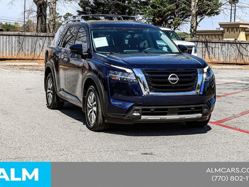 Used 2023 Nissan Pathfinder SL AWD/4WD image 6