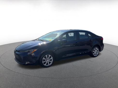 Used 2025 Toyota Corolla LE image 8