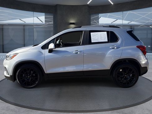 Certified 2022 Chevrolet Trax LT w/ Sport Edition FWD image 3