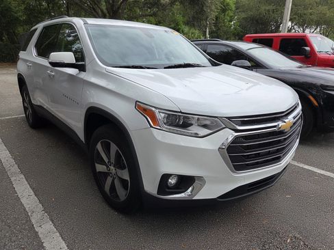Used 2020 Chevrolet Traverse LT w/ LT Premium Package FWD image 2