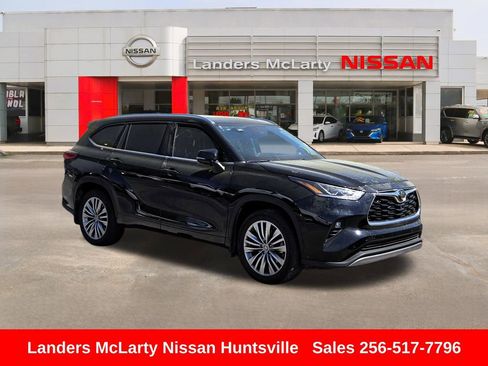 Used 2023 Toyota Highlander Platinum image 1