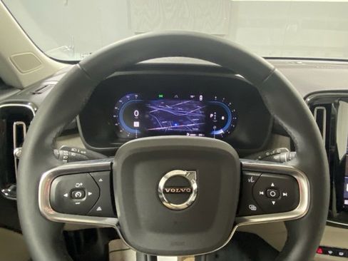 Certified 2024 Volvo XC40 B5 Ultimate w/ Protection Package Premier image 15