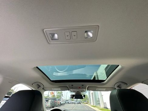 Used 2024 Volkswagen Jetta SE w/ Panoramic Sunroof Package FWD image 33