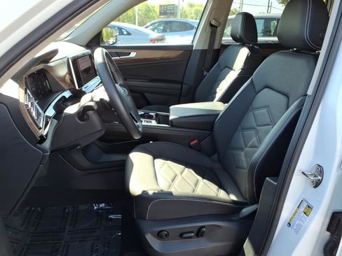 Used 2024 Volkswagen Atlas SEL Premium R-Line AWD/4WD image 4