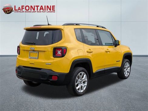 Used 2018 Jeep Renegade Latitude w/ Cold Weather Group image 5