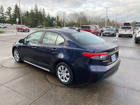 Used 2023 Toyota Corolla LE image 6