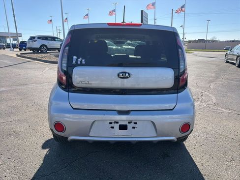 Used 2018 Kia Soul + image 6