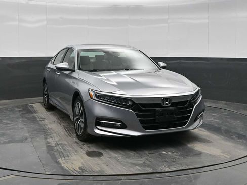 Used 2019 Honda Accord Touring image 2