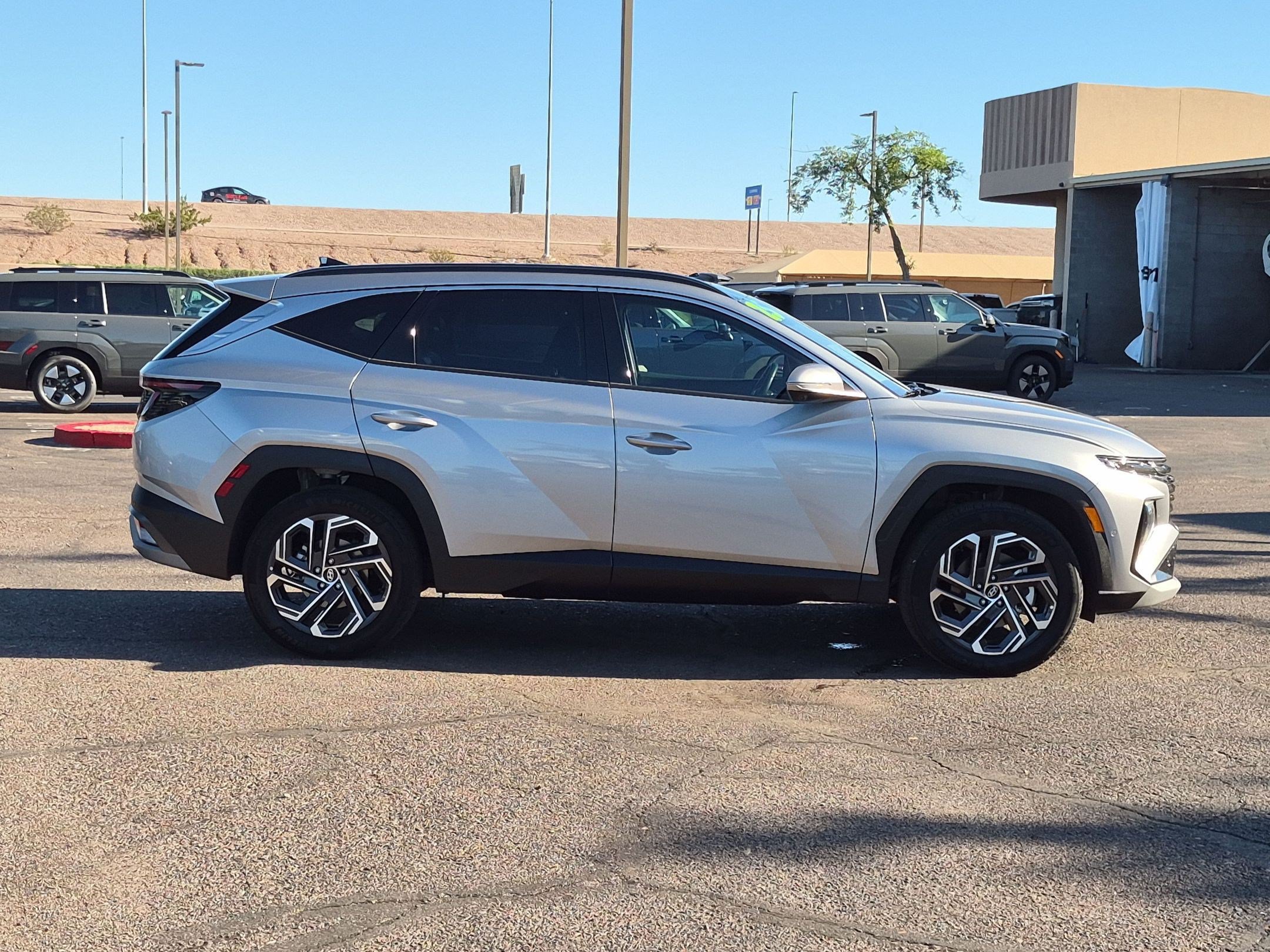 Certified 2025 Hyundai Tucson Limited AWD/4WD image 4