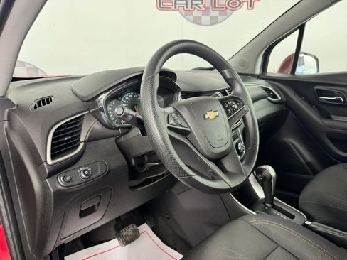 Used 2020 Chevrolet Trax LT AWD/4WD image 10