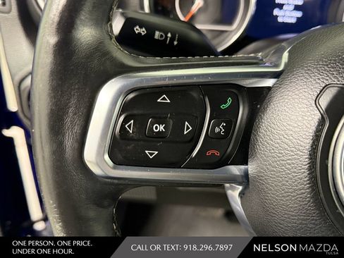Used 2018 Jeep Wrangler Unlimited Sahara AWD/4WD image 23