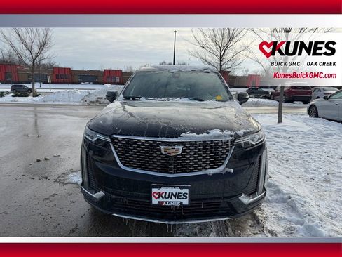 Used 2022 Cadillac XT6 Premium Luxury image 3