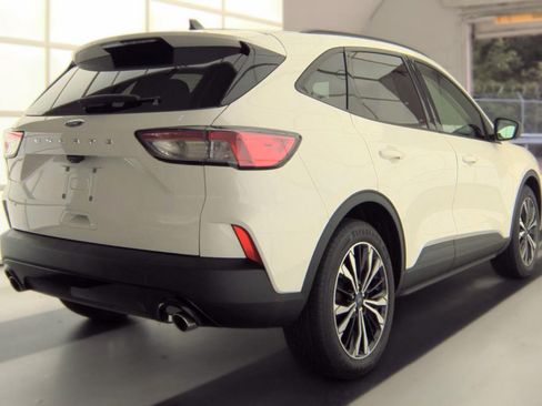 Used 2022 Ford Escape SE w/ SE Sport Appearance Package FWD image 3