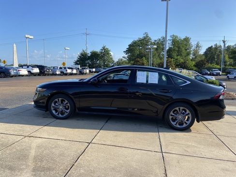 Used 2023 Honda Accord EX image 7