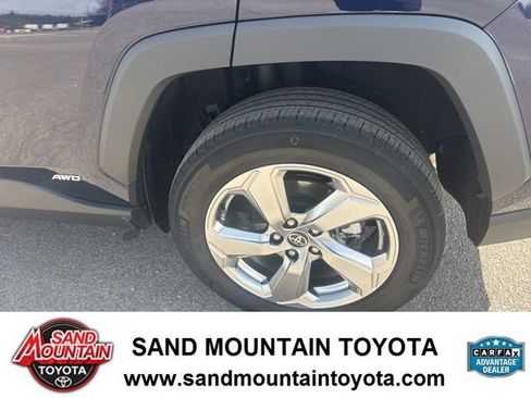 Used 2021 Toyota RAV4 XLE Premium image 12