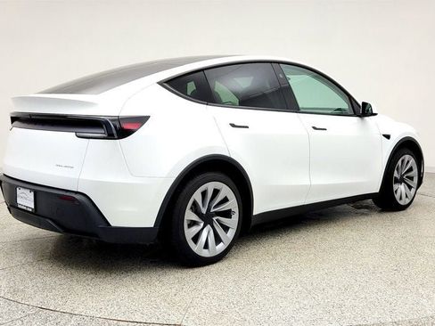 Used 2026 Tesla Model Y Long Range image 5