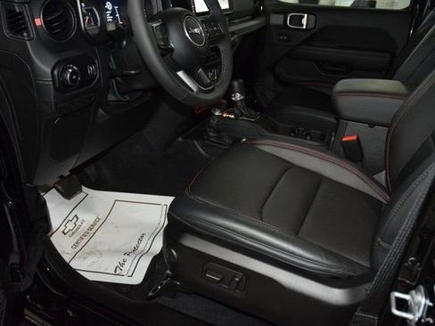 Used 2025 Jeep Wrangler Rubicon w/ Convenience Group image 43