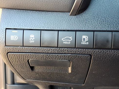 Used 2023 Toyota Camry SE image 29