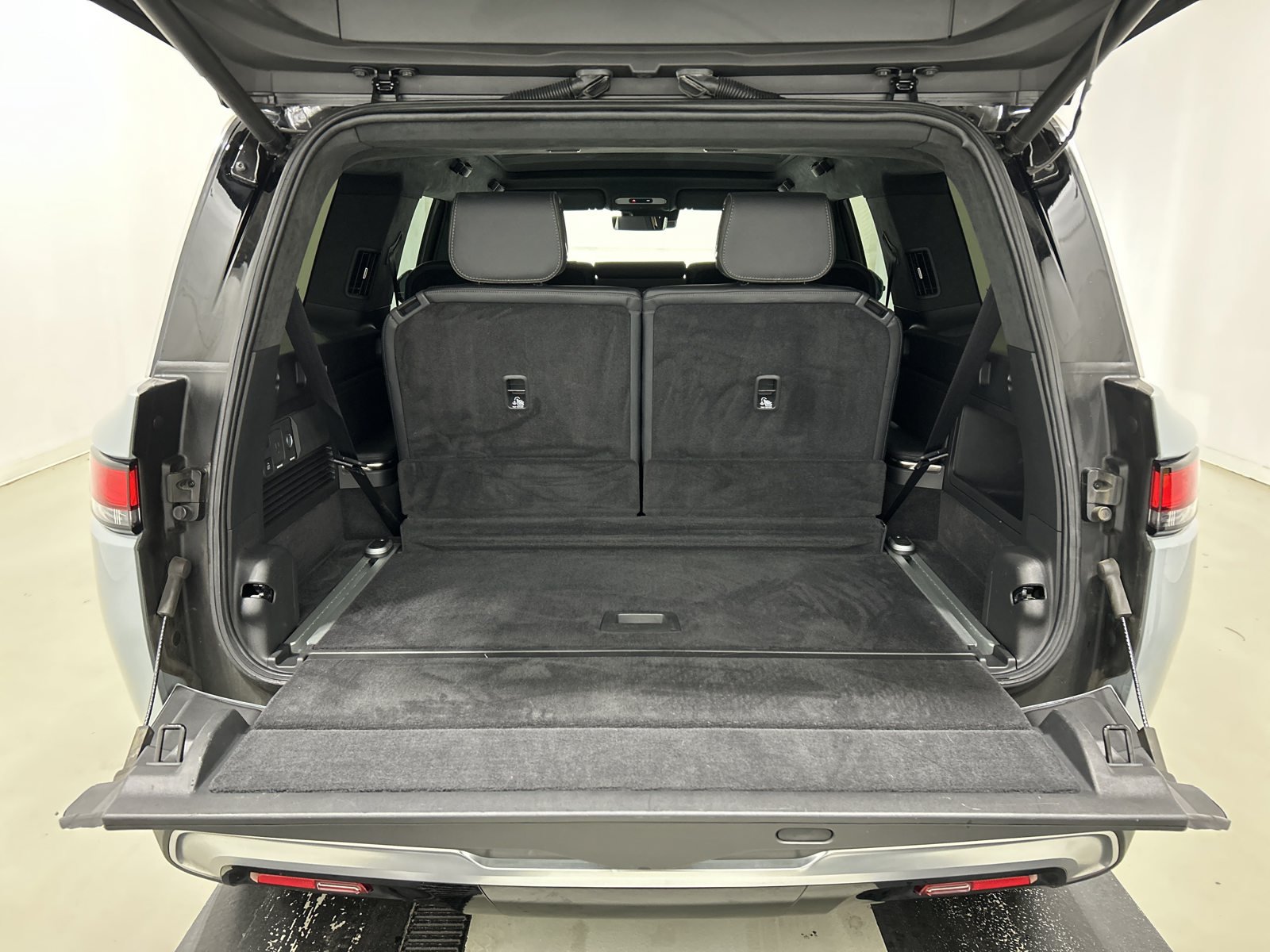 Used 2025 Rivian R1S Adventure Dual AWD/4WD image 15