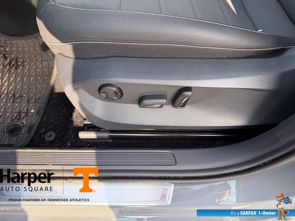 Used 2024 Volkswagen Taos SE AWD/4WD image 17