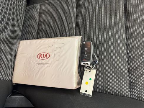 Used 2017 Kia Forte LX image 25