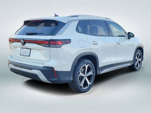 New 2026 Volkswagen Tiguan SE FWD image 3