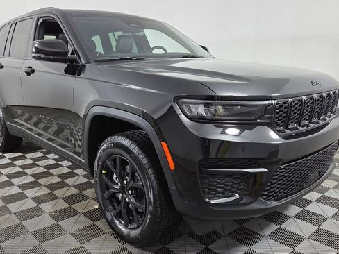 New 2025 Jeep Grand Cherokee Altitude image 1
