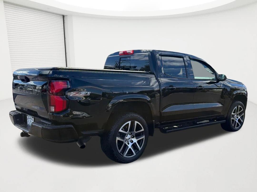 Used 2023 Chevrolet Colorado Z71 w/ Z71 Convenience Package 2 AWD/4WD image 5