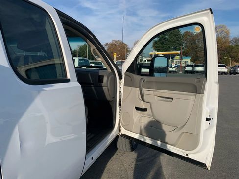 Used 2013 Chevrolet Silverado 3500 W/T image 15