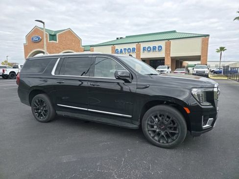 Used 2024 GMC Yukon XL SLT w/ SLT Luxury Package image 2