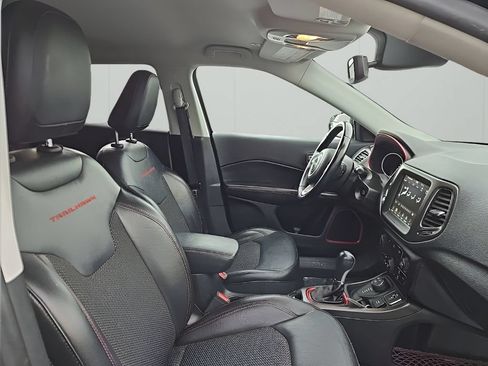 Used 2019 Jeep Compass Trailhawk w/ Popular Equipment Group AWD/4WD image 19