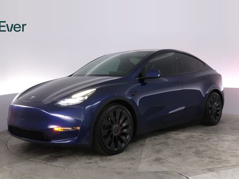 Used 2024 Tesla Model Y Performance AWD/4WD image 2