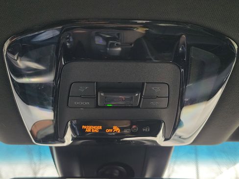 Used 2022 Toyota Venza Limited image 35