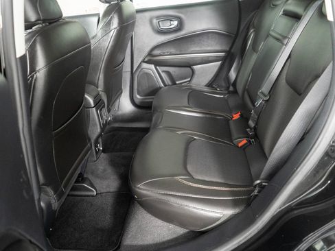 Used 2018 Jeep Compass Latitude w/ Popular Equipment Group FWD image 11