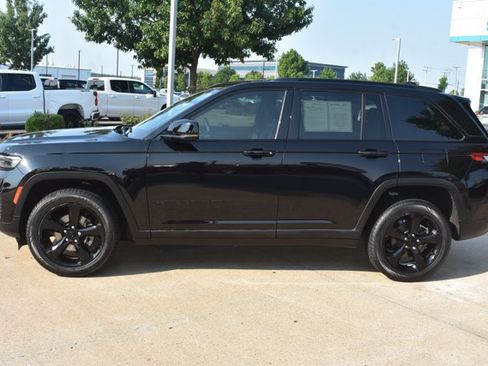 Used 2023 Jeep Grand Cherokee Altitude RWD image 8