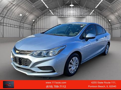 Used 2018 Chevrolet Cruze LS image 1