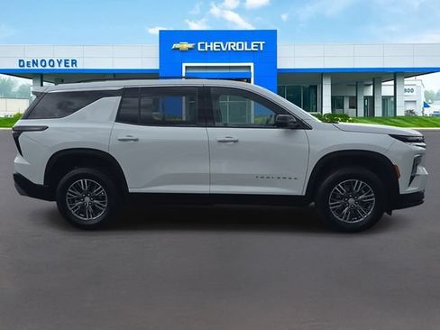 Used 2024 Chevrolet Traverse LT w/ LPO, Floor Liner Package FWD image 7