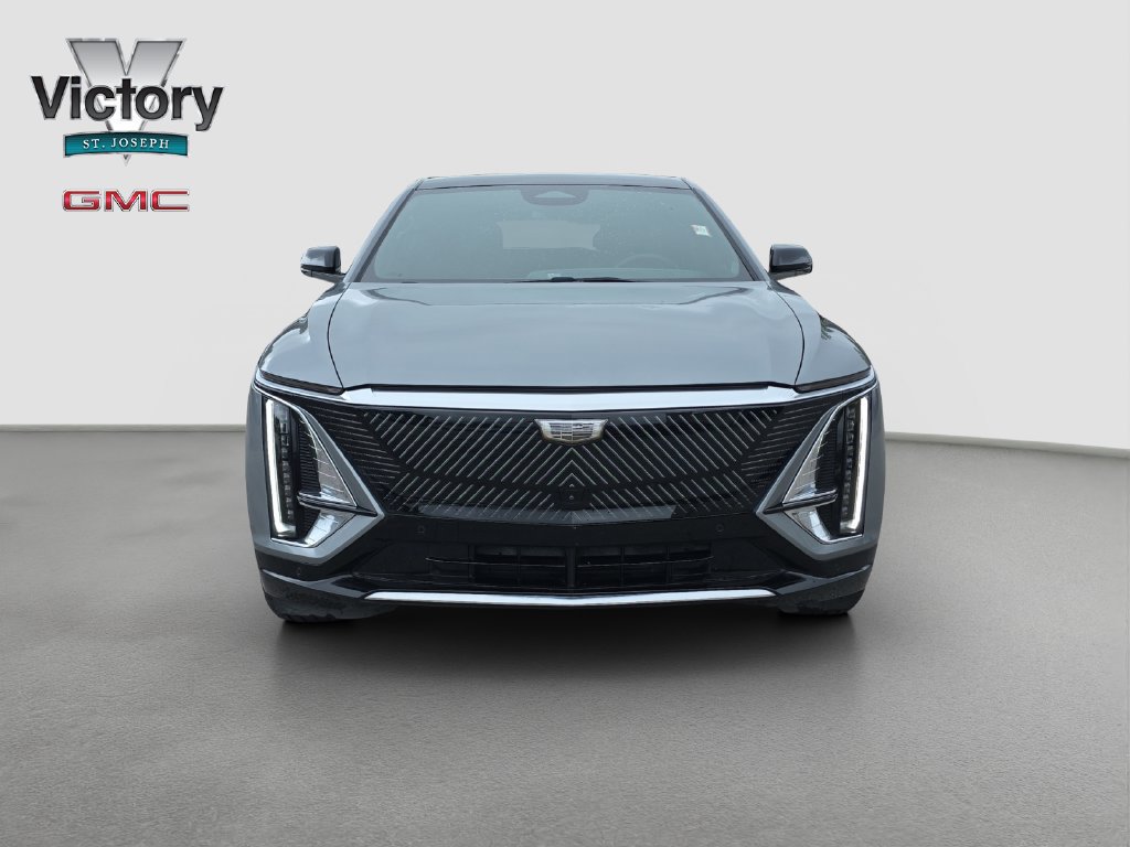 Used 2024 Cadillac Lyriq Luxury AWD/4WD image 2