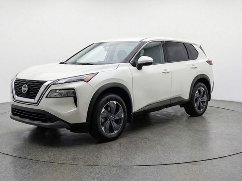 Used 2025 Nissan Rogue SV image 3