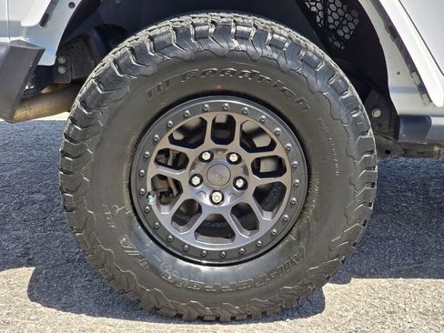 Used 2021 Jeep Wrangler Unlimited Rubicon w/ Xtreme Recon 35" Tire Package AWD/4WD image 14